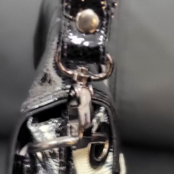 London Fog Purse - Shoulder Bag or Crossbody - Picture 4 of 11